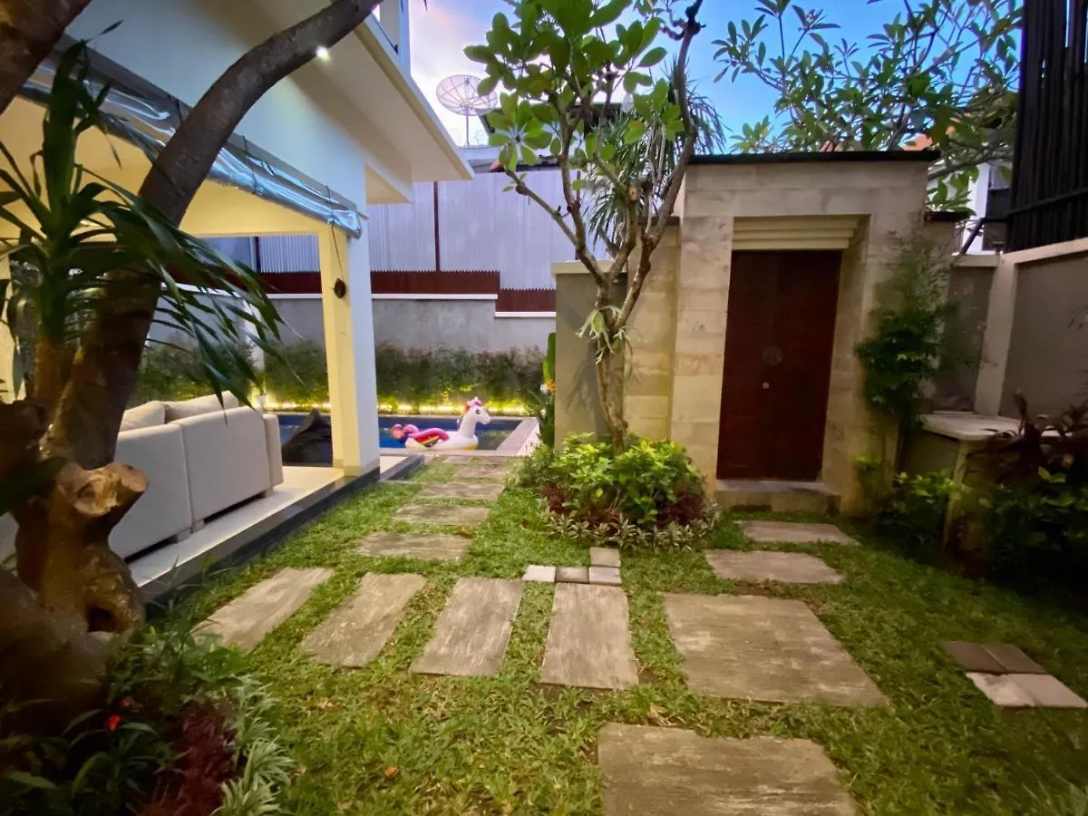 Villa Akmali Seminyak - 3 Bedrooms 0*,  Indonésie
